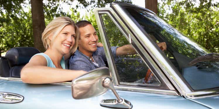 couple-in-sports-car.CDN5e66117f